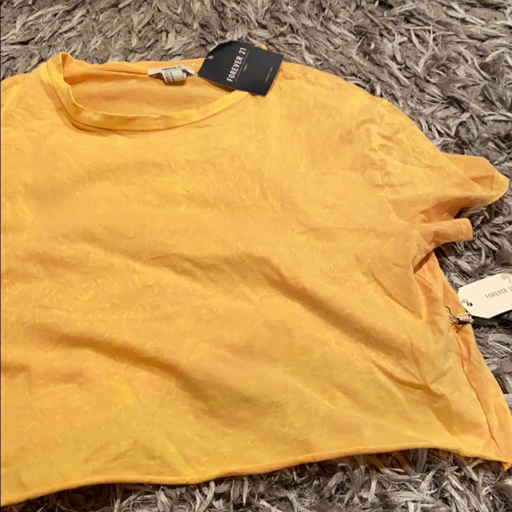 Yellow cropped t shirt (new)